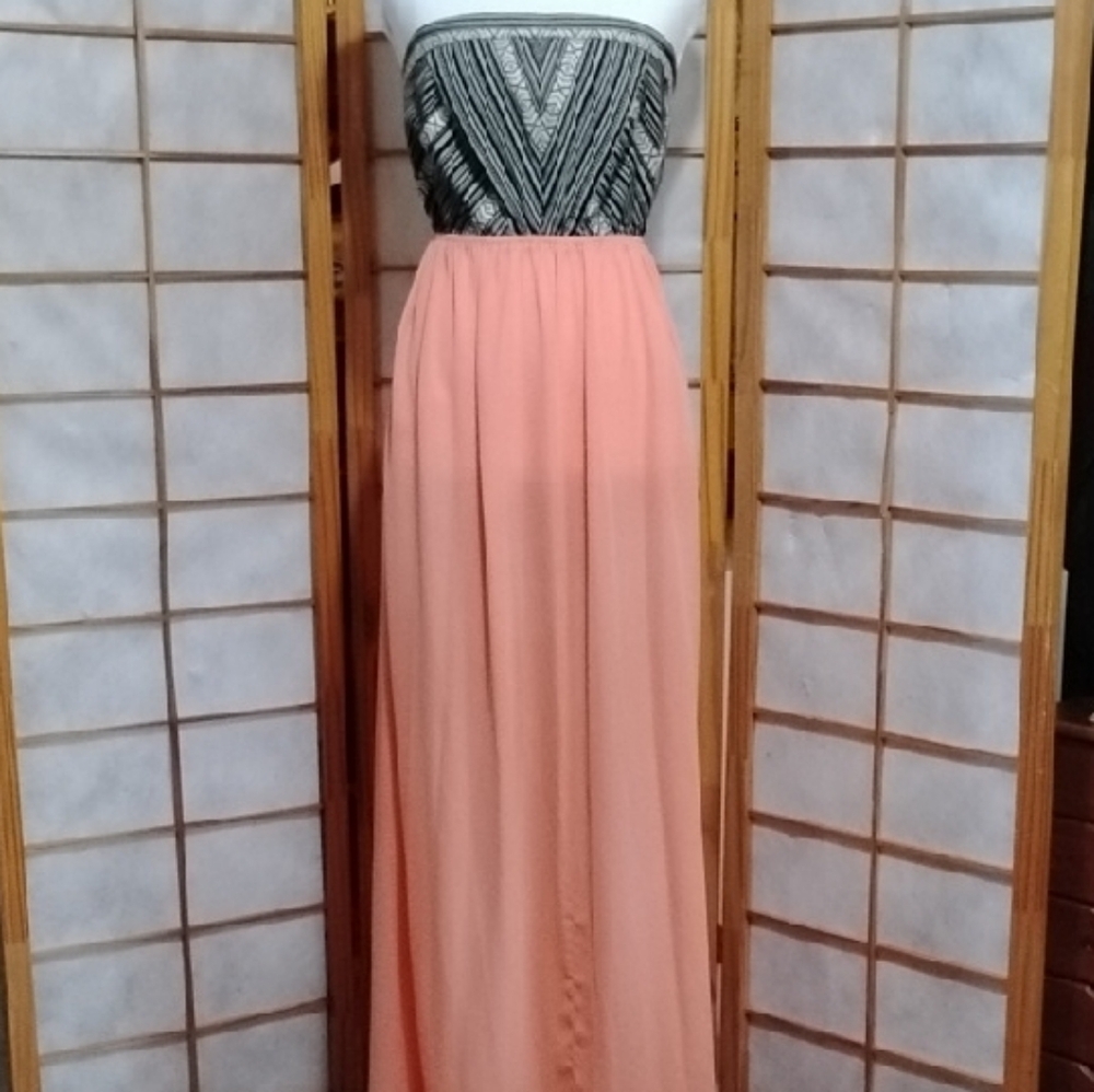 Chic Strapless Black and Peach Dress